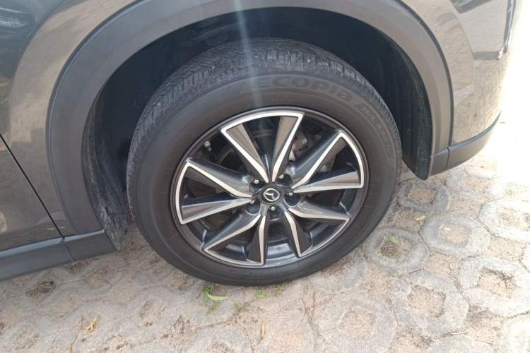 Used Mazda CX-5 2020 Revised Version 2.5L Automatic All-Wheel Drive ZhiZun Edition Right Front Wheel Hub