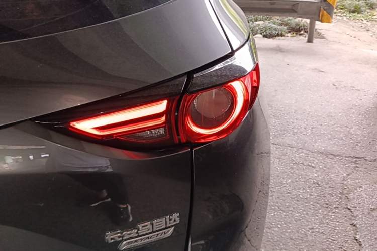 Used Mazda CX-5 2020 2.5L Automatic 4x4 ZhiZun Trim Right Rear Taillight