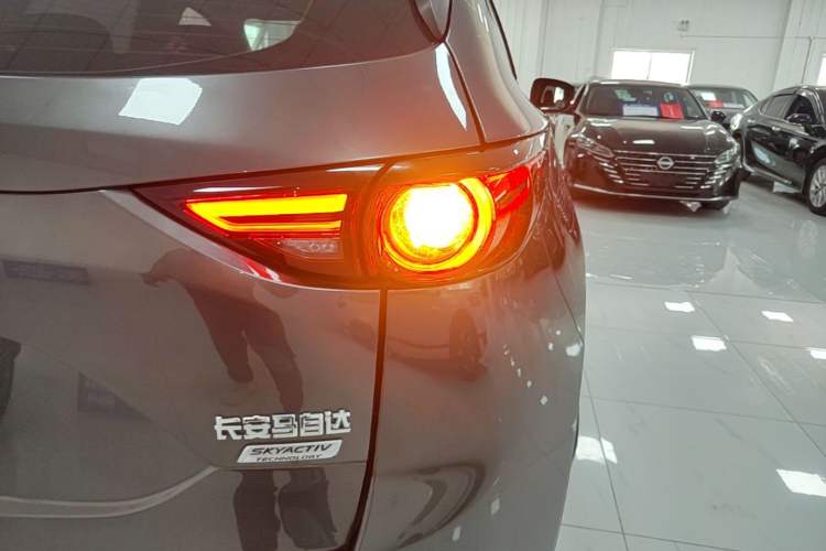 Used Mazda CX-5 2020 Revised Version 2.5L Automatic Two-Wheel Drive ZhiZun Trim Right Rear Taillight