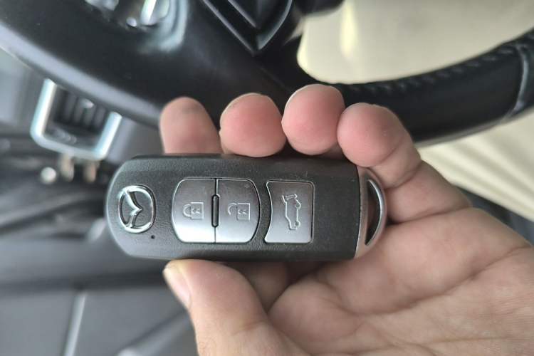 Used Mazda CX-5 2020 2.0L Automatic Two-Wheel Drive ZhiZun Version Vehicle Key