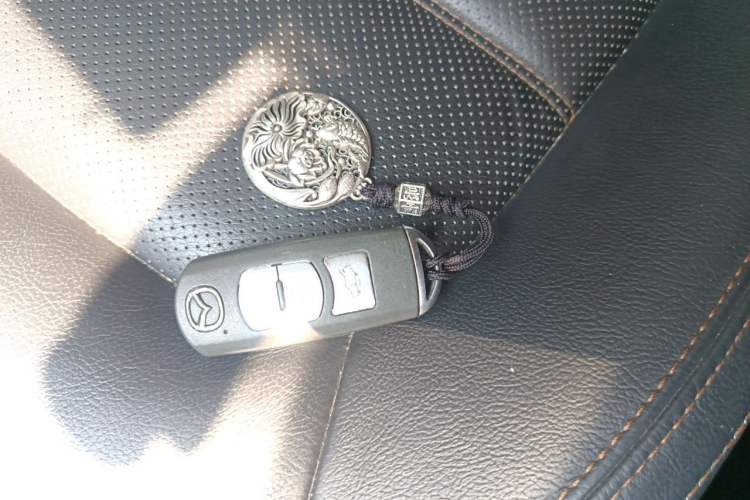Used Mazda CX-5 2020 2.5L Automatic Two-Wheel Drive ZhiZun Version Vehicle Key