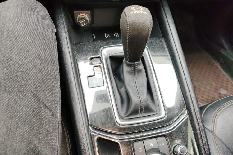 Used Mazda CX-5 2020 2.0L Automatic Two-Wheel Drive ZhiZun Version Gear Lever