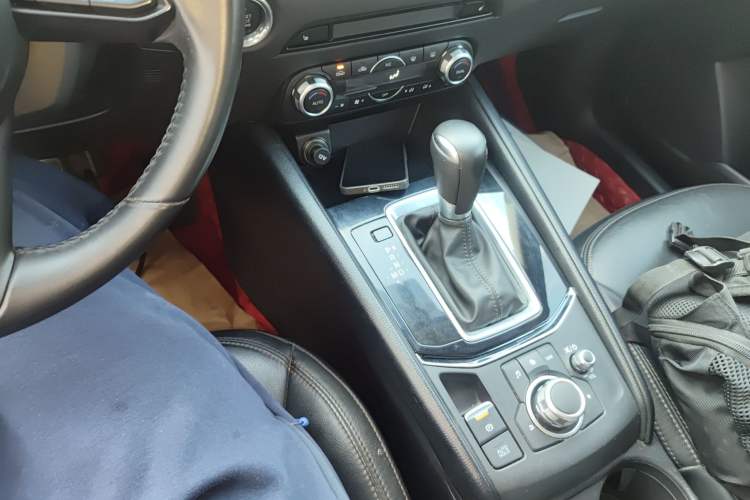 Used Mazda CX-5 2020 Revised Version 2.0L Automatic Two-Wheel Drive ZhiZun Trim Gear Lever