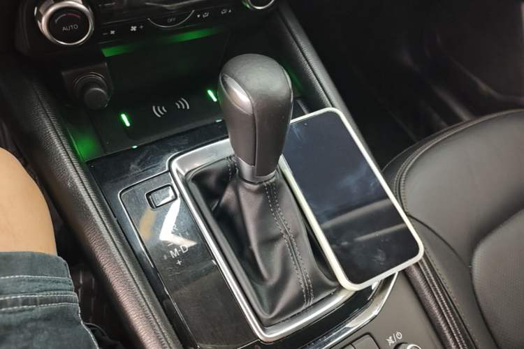 Used Mazda CX-5 2020 2.0L Automatic Two-Wheel Drive ZhiZun Version Gear Lever