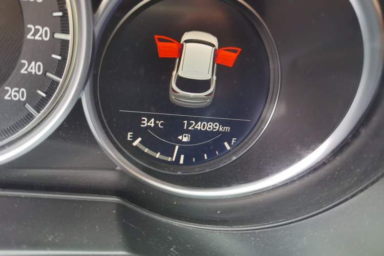 Used Mazda CX-5 2020 2.0L Automatic Two-Wheel Drive ZhiZun Version Odometer Close Up