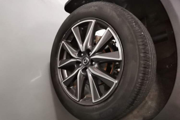 Used Mazda CX-5 2020 Revised Version 2.5L Automatic Two-Wheel Drive ZhiZun Trim Right Rear Wheel Hub