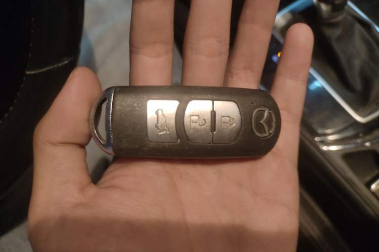 Used Mazda CX-5 2020 2.5L Automatic Two-Wheel Drive ZhiZun Version Vehicle Key