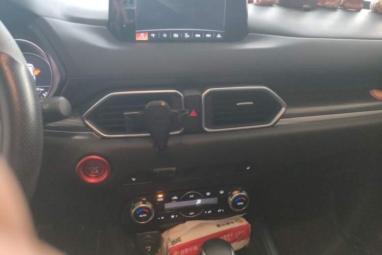 Used Mazda CX-5 2020 2.0L Automatic Two-Wheel Drive ZhiZun Version Audio And AC Panel