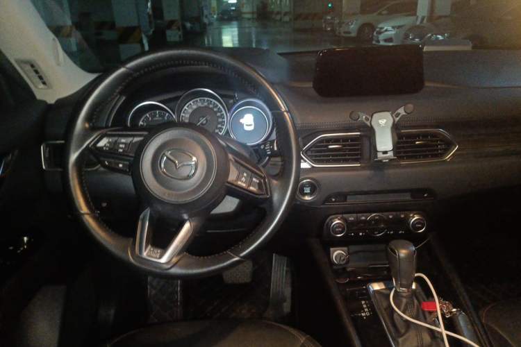Used Mazda CX-5 2020 2.0L Automatic Two-Wheel Drive ZhiZun Version Center Console