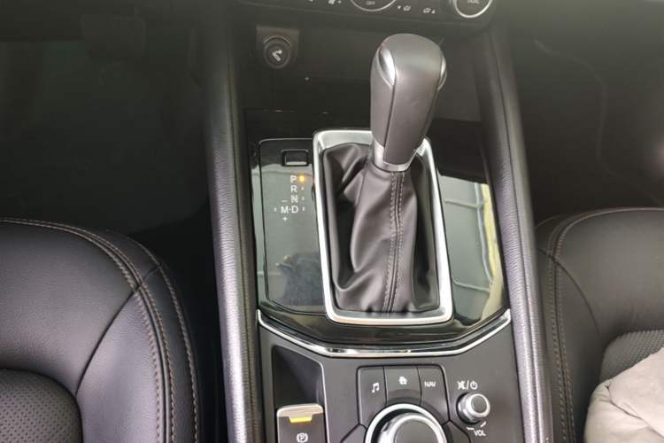 Used Mazda CX-5 2020 2.0L Automatic Two-Wheel Drive ZhiZun Version Gear Lever