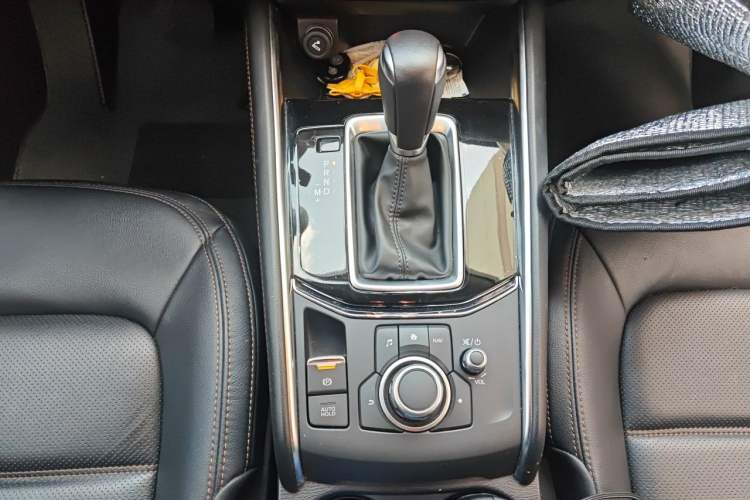 Used Mazda CX-5 2020 2.5L Automatic Two-Wheel Drive ZhiZun Version Gear Lever