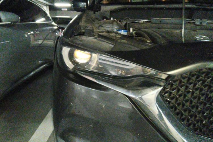 Used Mazda CX-5 2020 Revised Version 2.0L Automatic Two-Wheel Drive ZhiZun Trim Right Front Headlight