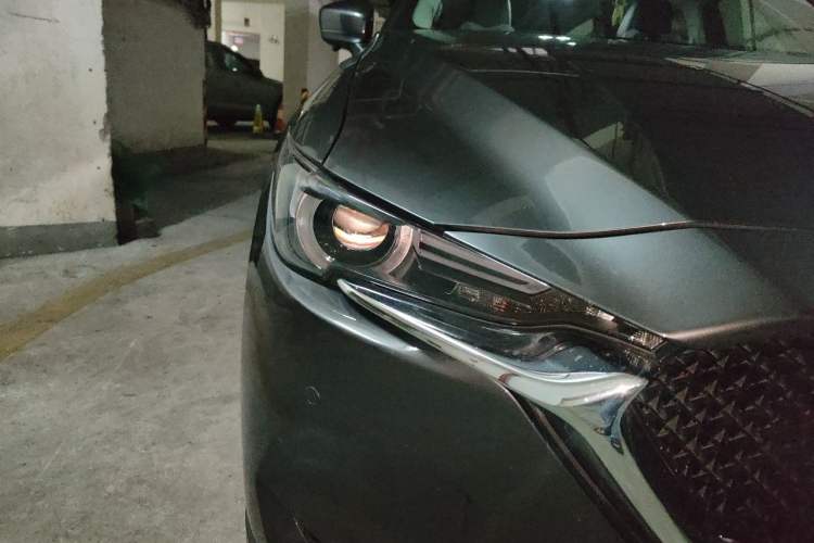 Used Mazda CX-5 2020 Revised Version 2.5L Automatic Two-Wheel Drive ZhiZun Trim Right Front Headlight