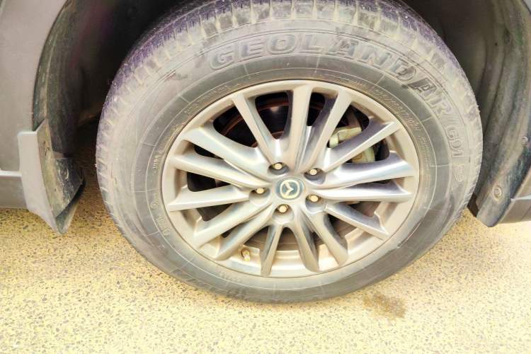 Used Mazda CX-5 2020 Revised Version 2.0L Automatic Two-Wheel Drive ZhiZun Trim Right Front Wheel Hub