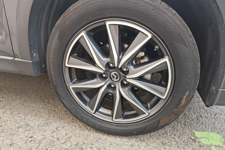 Used Mazda CX-5 2020 2.5L Automatic Two-Wheel Drive ZhiZun Version Right Front Wheel Hub