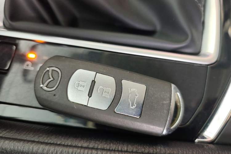 Used Mazda CX-5 2020 2.0L Automatic Two-Wheel Drive ZhiZun Version Vehicle Key