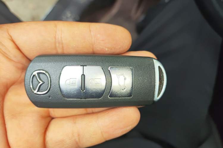 Used Mazda CX-5 2020 2.0L Automatic Two-Wheel Drive ZhiZun Version Vehicle Key