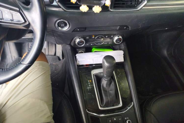 Used Mazda CX-5 2020 2.0L Automatic Two-Wheel Drive ZhiZun Version Gear Lever