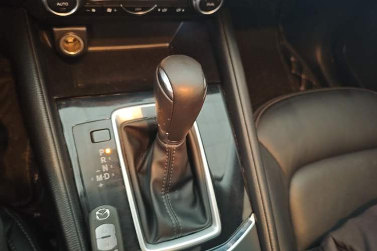 Used Mazda CX-5 2020 Revised Version 2.0L Automatic Two-Wheel Drive ZhiZun Trim Gear Lever