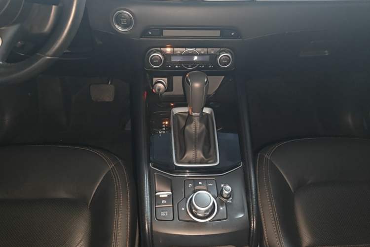 Used Mazda CX-5 2020 Revised Version 2.0L Automatic Two-Wheel Drive ZhiZun Trim Gear Lever