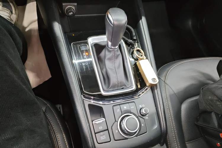 Used Mazda CX-5 2020 Revised Version 2.0L Automatic Two-Wheel Drive ZhiZun Trim Gear Lever