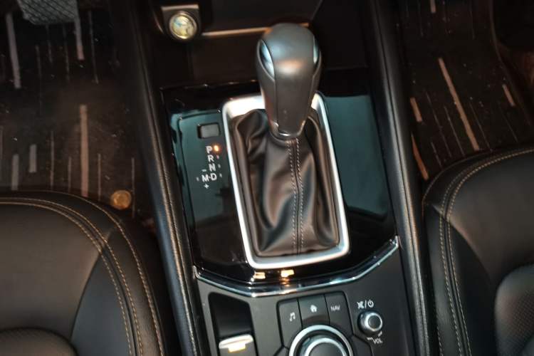 Used Mazda CX-5 2020 Revised Version 2.0L Automatic Two-Wheel Drive ZhiZun Trim Gear Lever