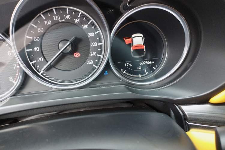 Used Mazda CX-5 2020 2.0L Automatic Two-Wheel Drive ZhiZun Version Odometer Close Up