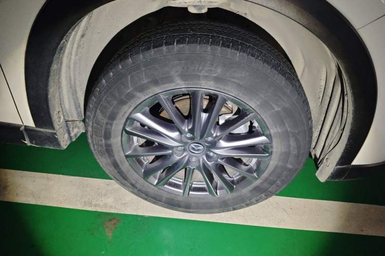 Used Mazda CX-5 2020 Revised Version 2.0L Automatic Two-Wheel Drive ZhiZun Trim Right Front Wheel Hub