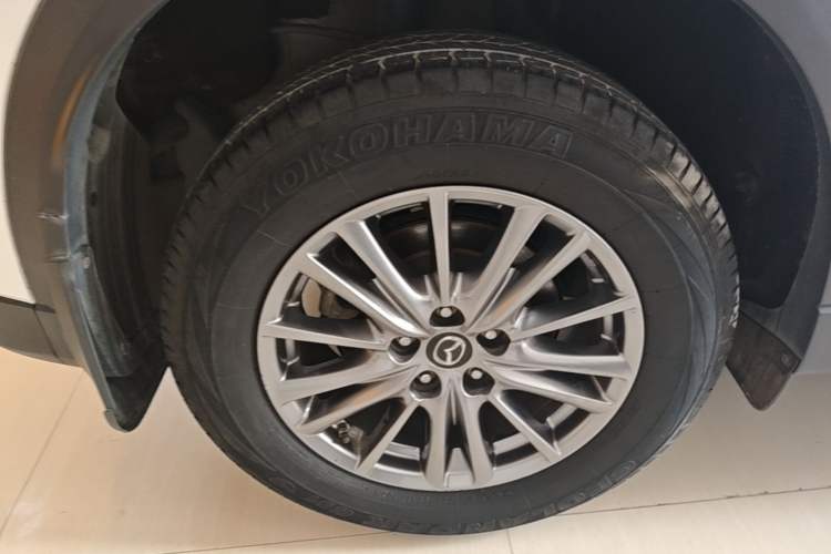 Used Mazda CX-5 2020 Revised Version 2.0L Automatic Two-Wheel Drive ZhiZun Trim Right Rear Wheel Hub
