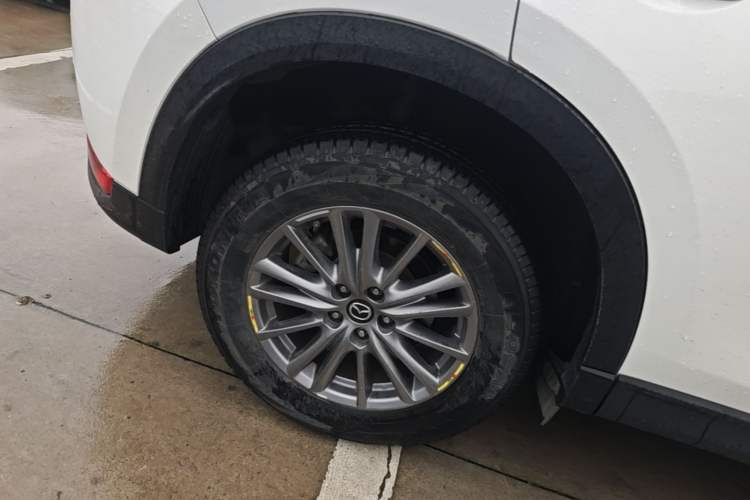 Used Mazda CX-5 2020 Revised Version 2.0L Automatic Two-Wheel Drive ZhiZun Trim Right Rear Wheel Hub
