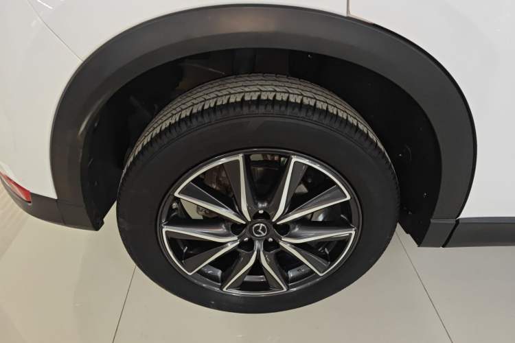 Used Mazda CX-5 2020 Revised Version 2.5L Automatic Two-Wheel Drive ZhiZun Trim Right Rear Wheel Hub