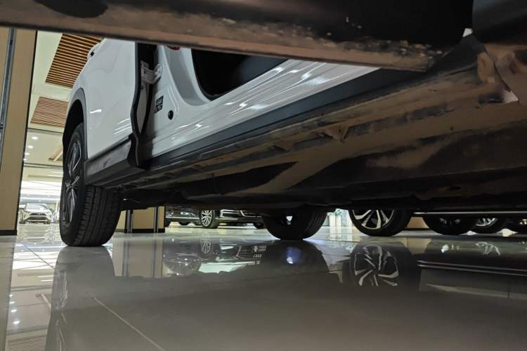 Used Mazda CX-5 2020 Revised Version 2.5L Automatic Two-Wheel Drive ZhiZun Trim Right Side Sill