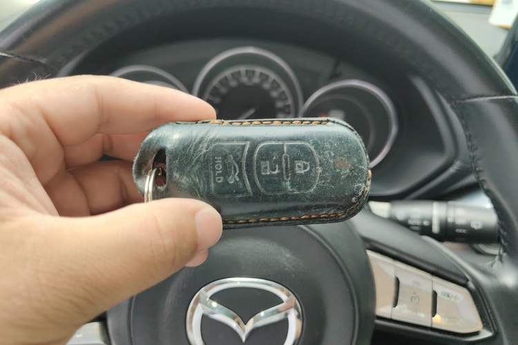 Used Mazda CX-5 2020 2.0L Automatic Two-Wheel Drive ZhiZun Version Vehicle Key