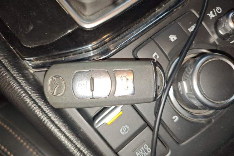 Used Mazda CX-5 2020 2.0L Automatic Two-Wheel Drive ZhiZun Version Vehicle Key