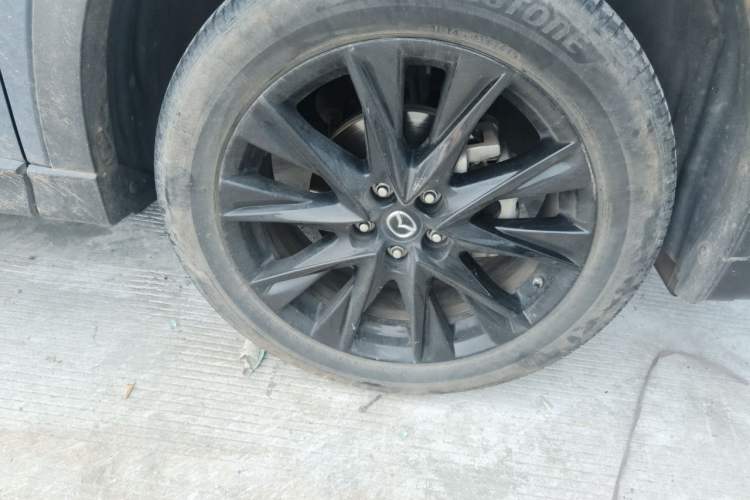 Used Mazda CX-5 2021 2.5L Automatic Two-Wheel Drive Black Knight Right Front Wheel Hub