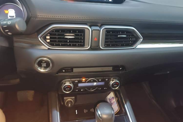Used Mazda CX-5 2021 2.5L Automatic Two-Wheel Drive ZhiZun Version Audio And AC Panel