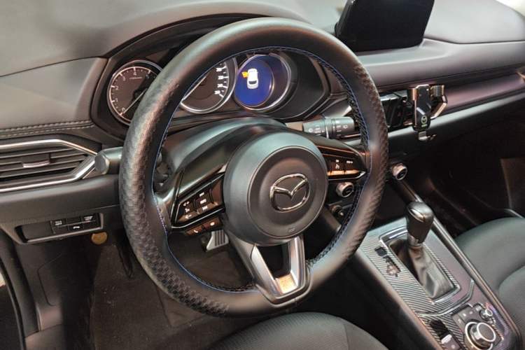 Used Mazda CX-5 2021 2.5L Automatic Two-Wheel Drive Smart Version Center Console