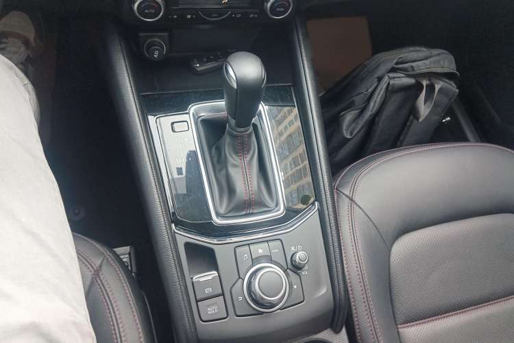 Used Mazda CX-5 2021 2.0L Automatic Two-Wheel Drive ZhiZun Version Gear Lever
