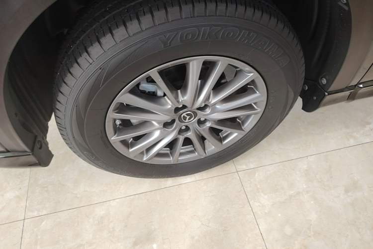 Used Mazda CX-5 2021 2.0L Automatic Two-Wheel Drive Smart Version Left Front Wheel Hub