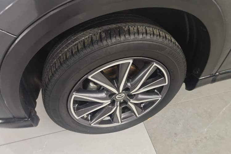 Used Mazda CX-5 2021 2.5L Automatic Two-Wheel Drive ZhiZun Version Left Front Wheel Hub