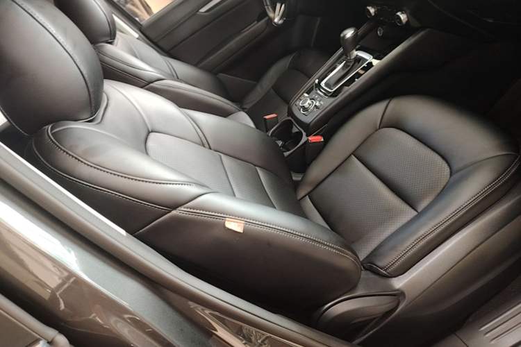 Used Mazda CX-5 2021 2.0L Automatic Two-Wheel Drive Smart Version Right Front Seat