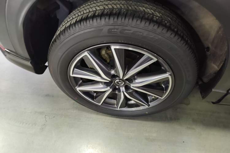 Used Mazda CX-5 2021 2.5L Automatic Two-Wheel Drive Smart Version Right Rear Wheel Hub