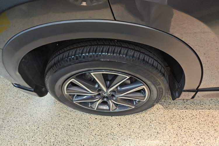Used Mazda CX-5 2021 2.5L Automatic Two-Wheel Drive Smart Version Right Rear Wheel Hub