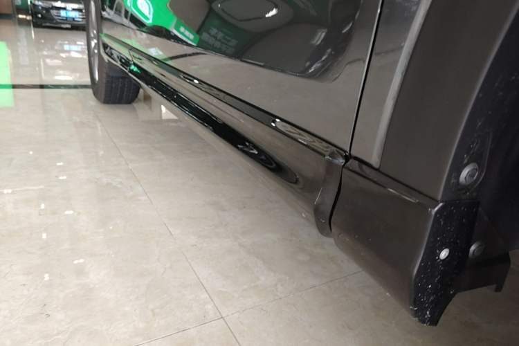 Used Mazda CX-5 2021 2.0L Automatic Two-Wheel Drive Smart Version Right Side Sill