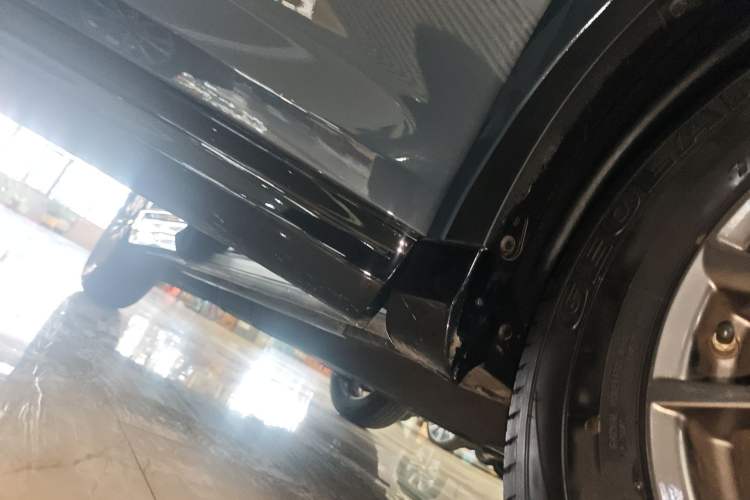 Used Mazda CX-5 2021 2.0L Automatic Two-Wheel Drive Smart Version Right Side Sill