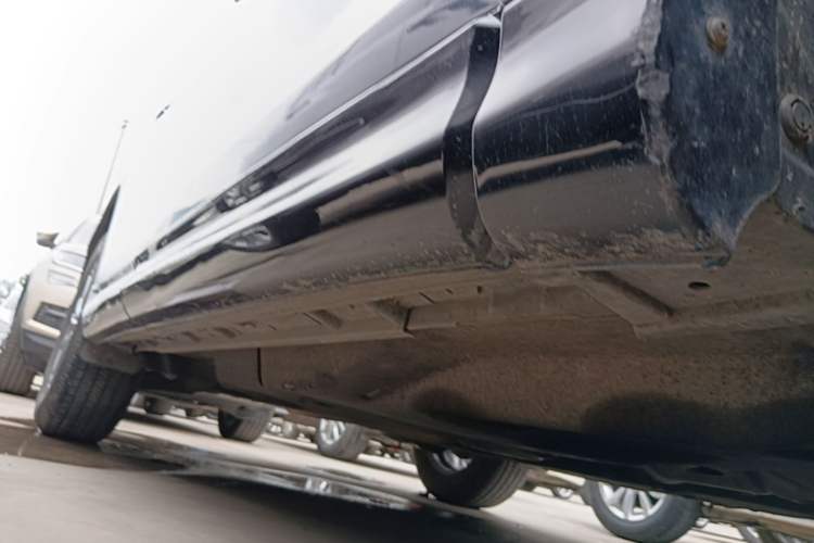 Used Mazda CX-5 2021 2.0L Automatic Two-Wheel Drive Smart Version Right Side Sill