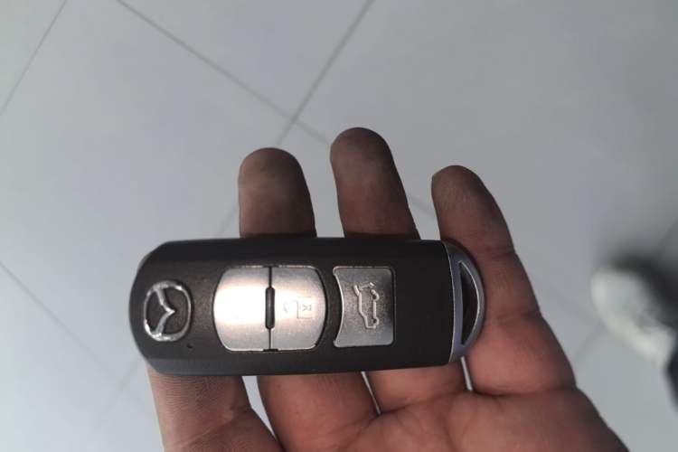 Used Mazda CX-5 2021 2.0L Automatic Two-Wheel Drive ZhiZun Version Vehicle Key