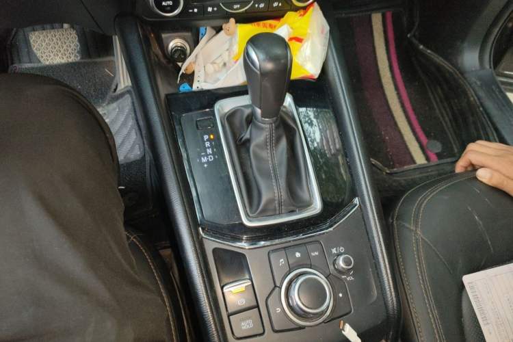 Used Mazda CX-5 2021 2.0L Automatic Two-Wheel Drive ZhiZun Version Gear Lever