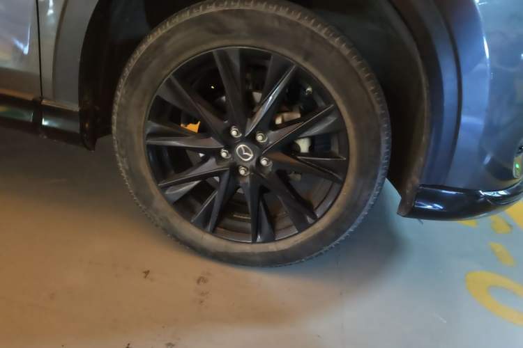 Used Mazda CX-5 2021 2.5L Automatic Two-Wheel Drive Black Knight Right Front Wheel Hub