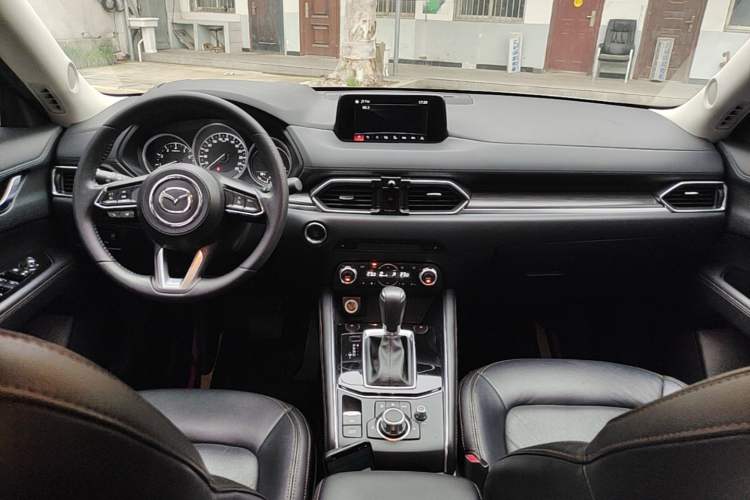 Used Mazda CX-5 2021 2.5L Automatic Two-Wheel Drive ZhiZun Version Center Console
